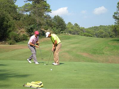 Ecole de golf dans les Alpes Maritimes 